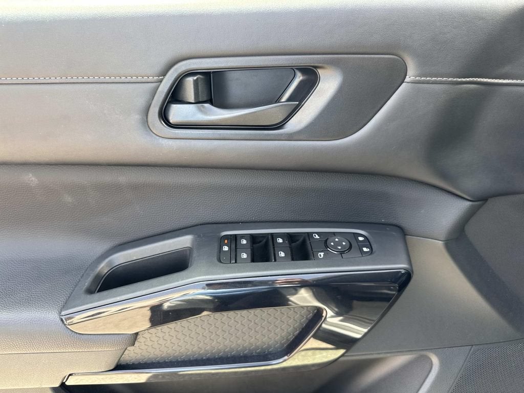 2025 Nissan Pathfinder SV - Photo 19