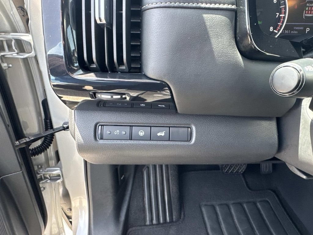 2025 Nissan Pathfinder SV - Photo 20
