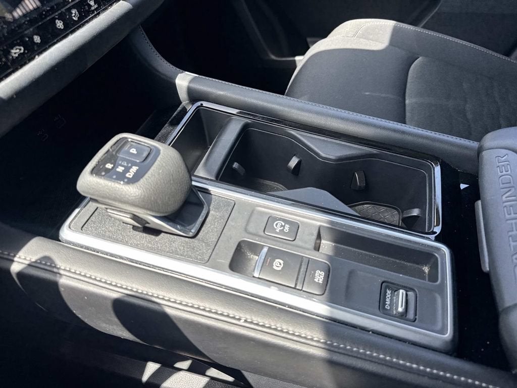 2025 Nissan Pathfinder SV - Photo 27
