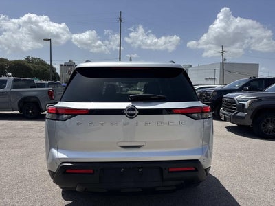 2025 Nissan Pathfinder SV