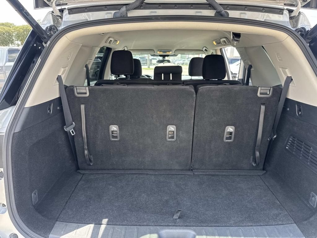 2025 Nissan Pathfinder SV - Photo 8