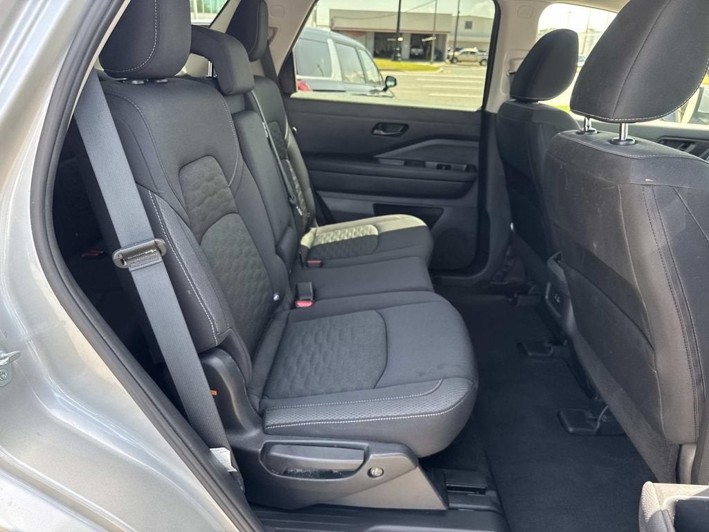 2025 Nissan Pathfinder SV - Photo 9