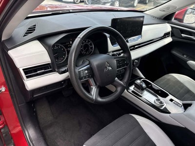 2025 Mitsubishi Outlander SE