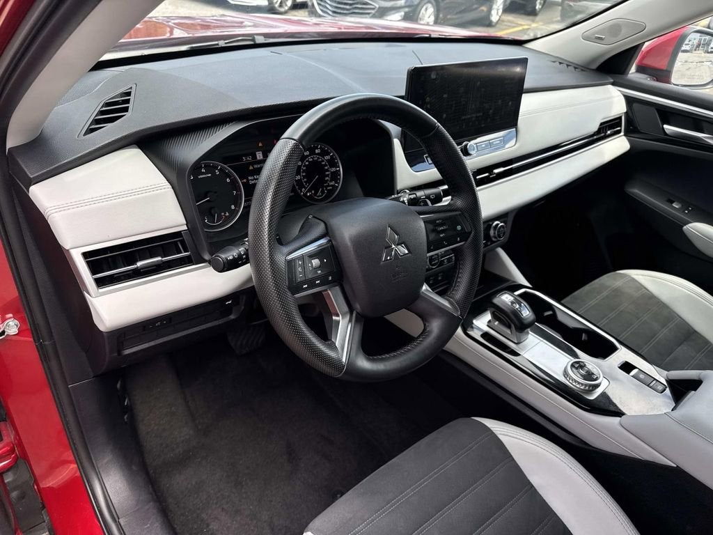 2025 Mitsubishi Outlander SE
