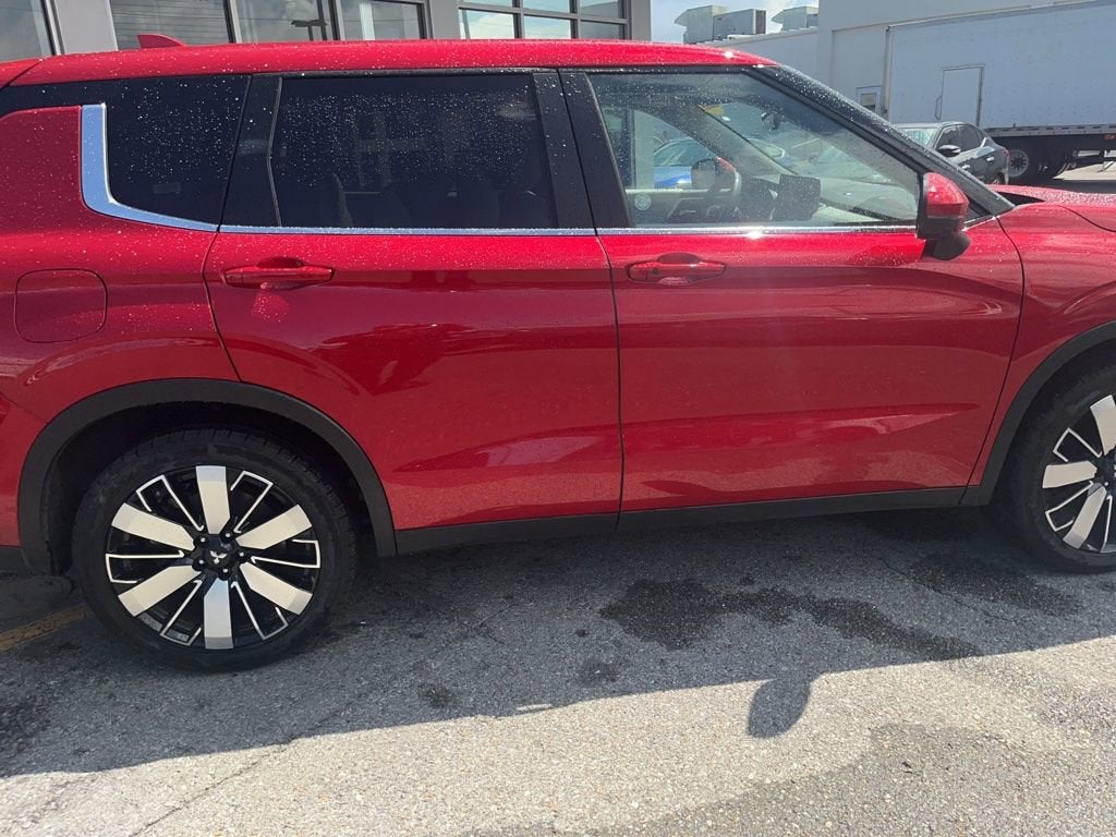 2025 Mitsubishi Outlander SE