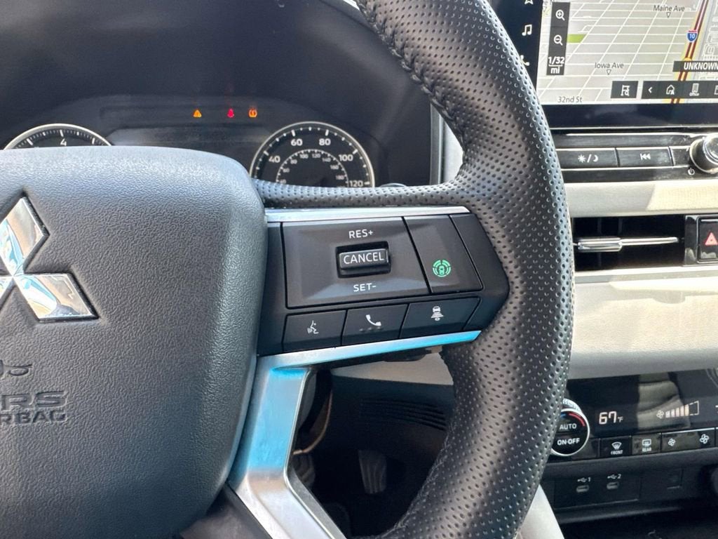 2025 Mitsubishi Outlander SE