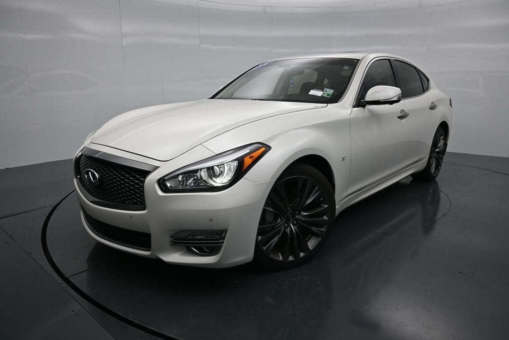 2017 INFINITI Q70 3.7