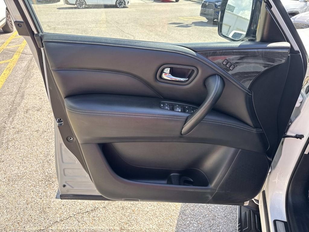 2024 INFINITI QX80 LUXE