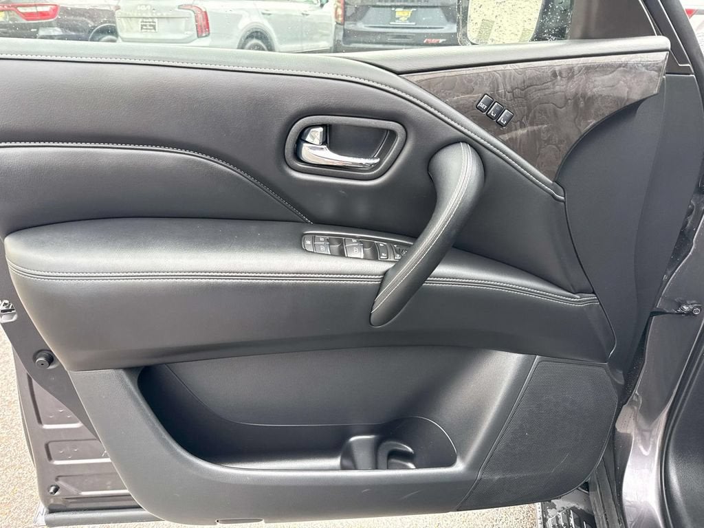 2024 INFINITI QX80 LUXE