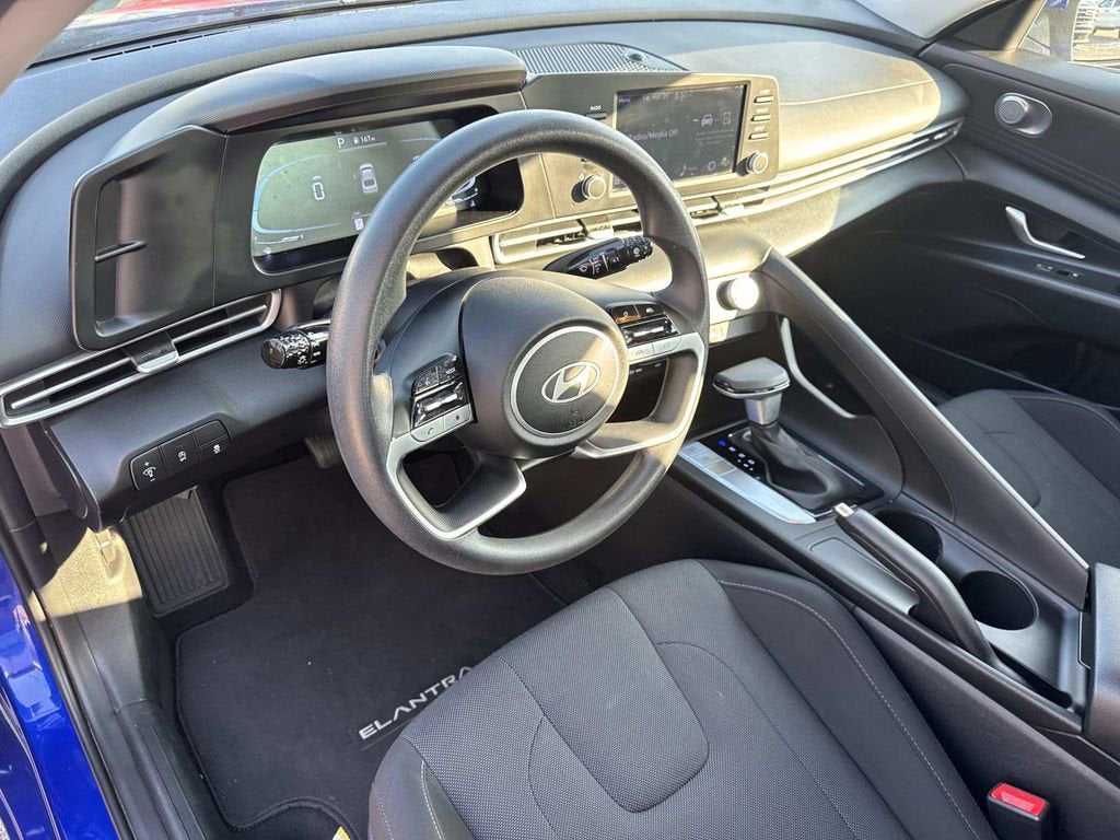 2024 Hyundai Elantra SE