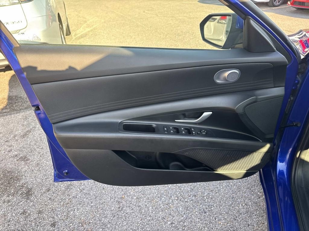 2024 Hyundai Elantra SE