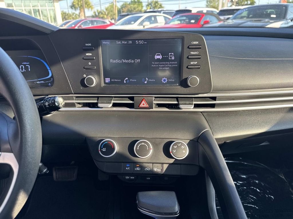 2024 Hyundai Elantra SE