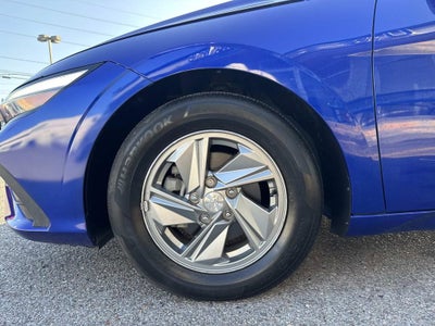 2024 Hyundai Elantra SE