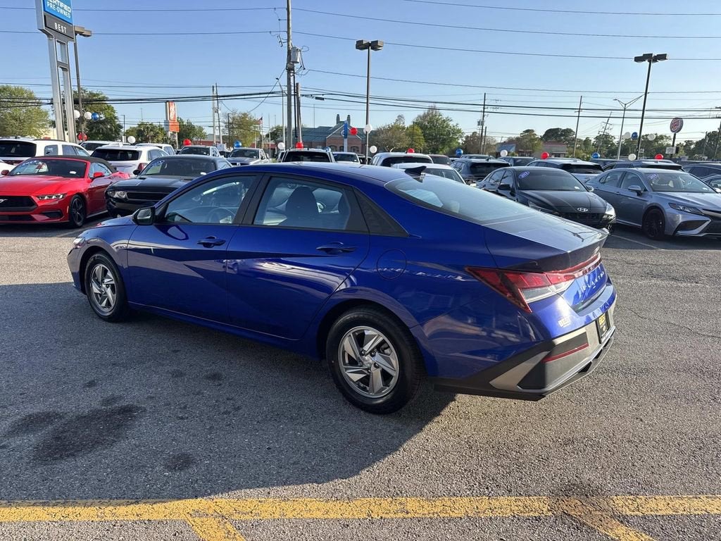 2024 Hyundai Elantra SE