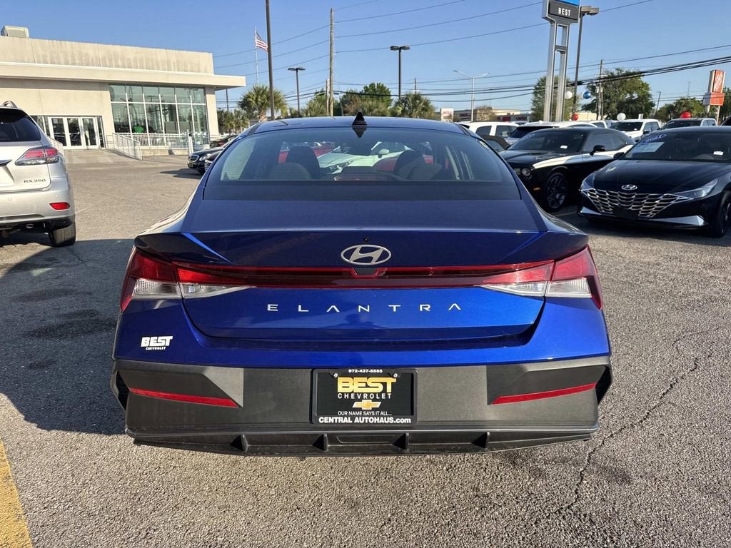 2024 Hyundai Elantra SE