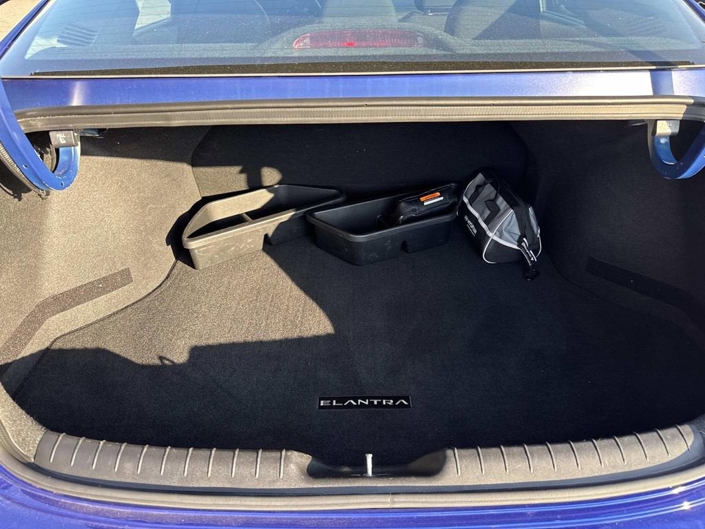 2024 Hyundai Elantra SE