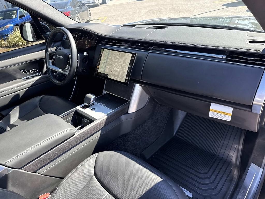 2025 Land Rover Range Rover SE
