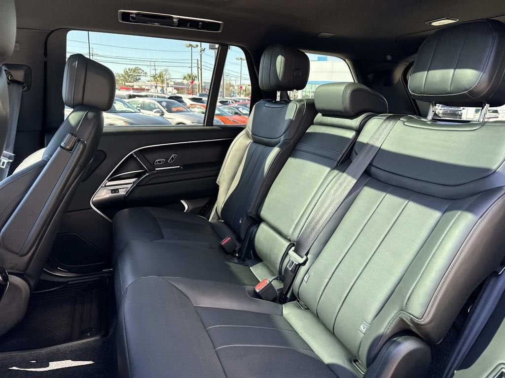 2025 Land Rover Range Rover SE