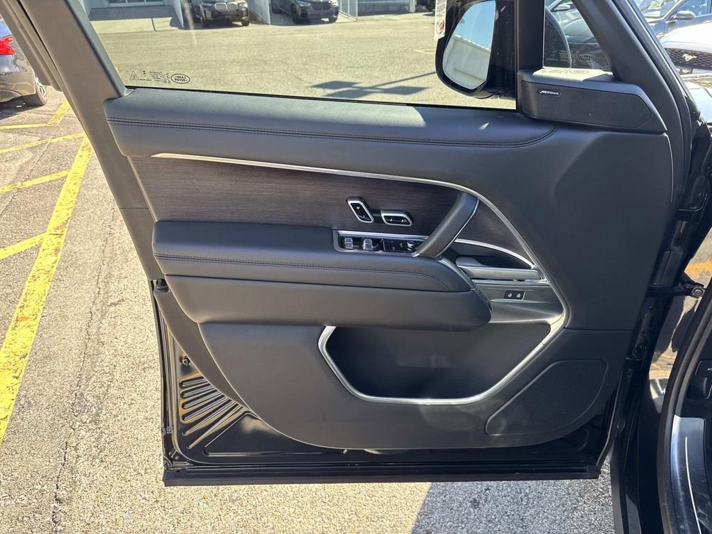 2025 Land Rover Range Rover SE