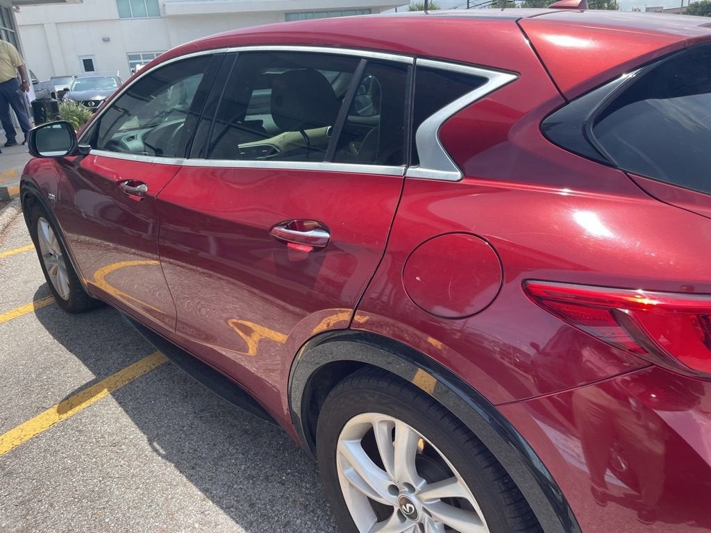 2018 INFINITI QX30 Luxury's photo