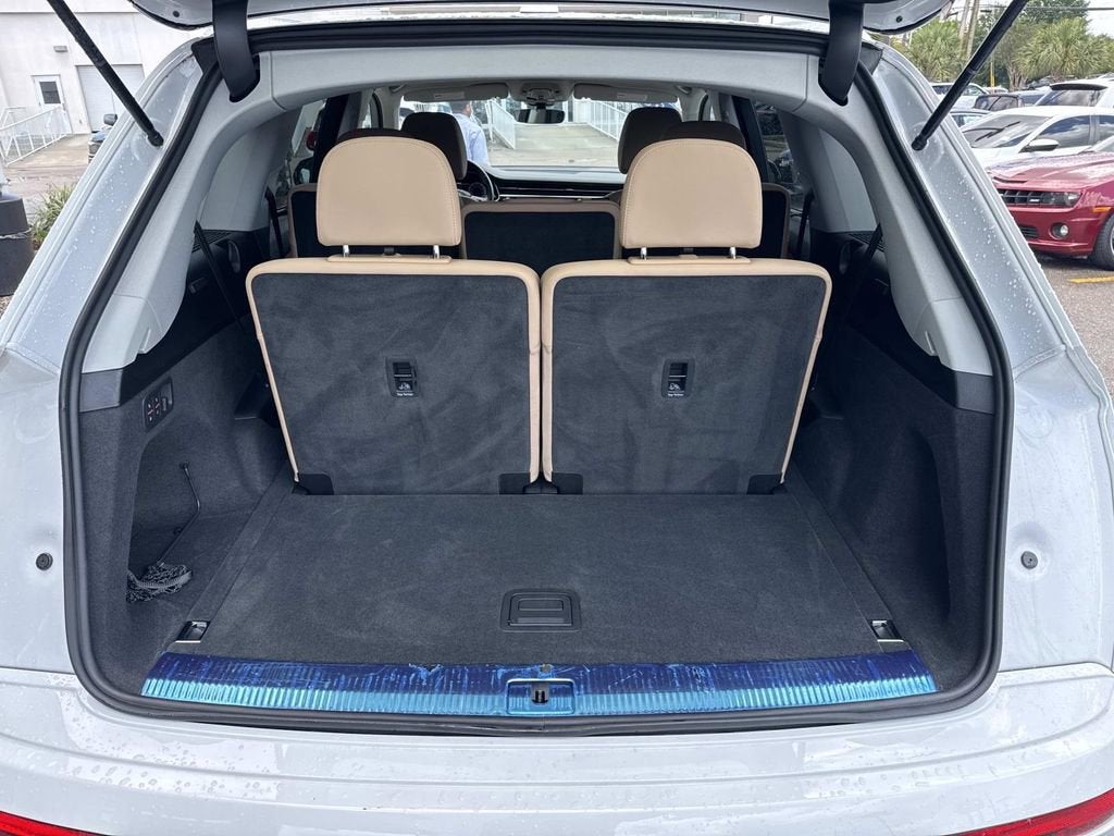 2023 Audi Q7 Premium Plus