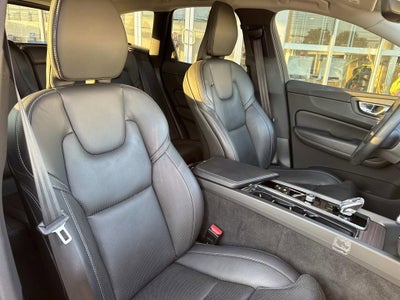 2023 Volvo XC60 Ultimate Bright Theme