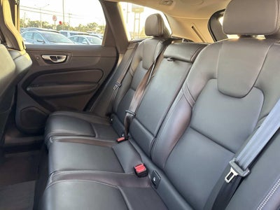2023 Volvo XC60 Ultimate Bright Theme