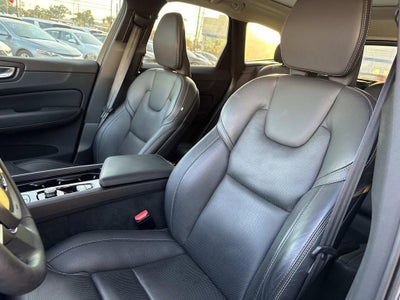 2023 Volvo XC60 Ultimate Bright Theme