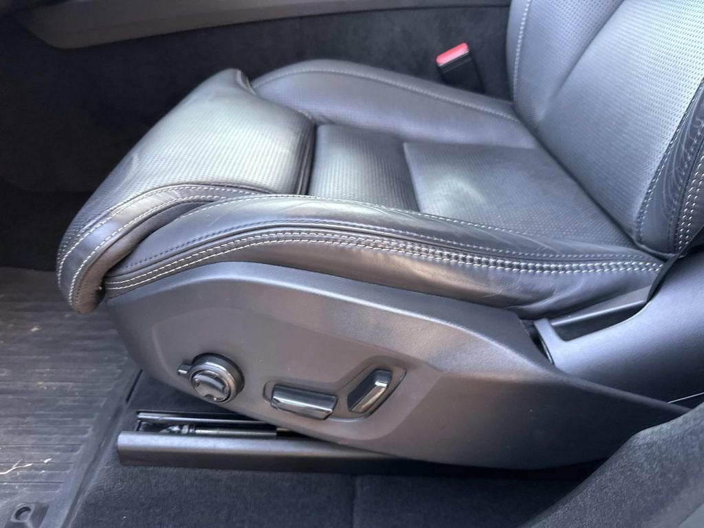 2023 Volvo XC60 Ultimate Bright Theme