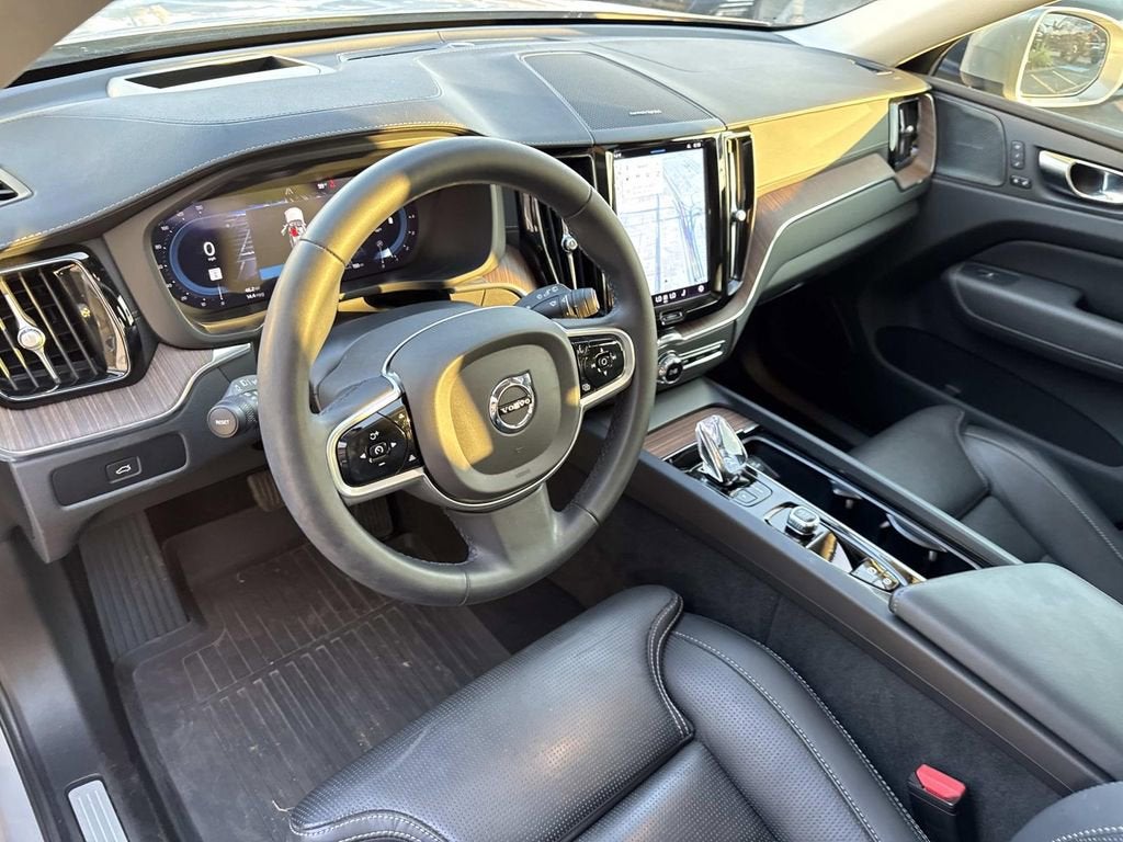2023 Volvo XC60 Ultimate Bright Theme
