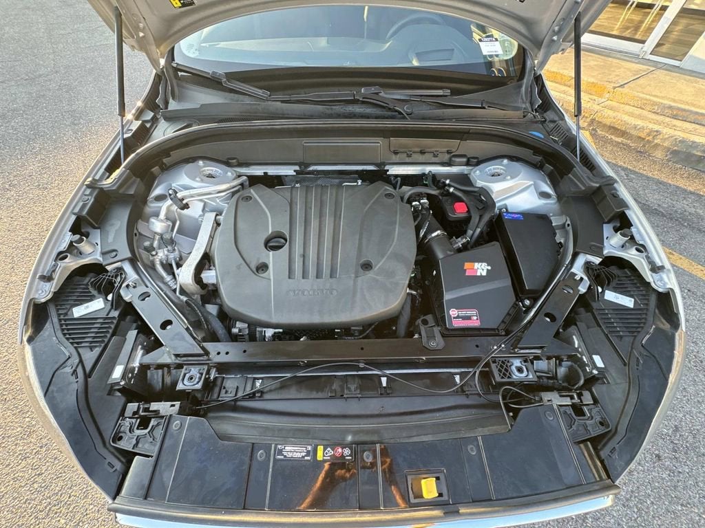 2023 Volvo XC60 Ultimate Bright Theme