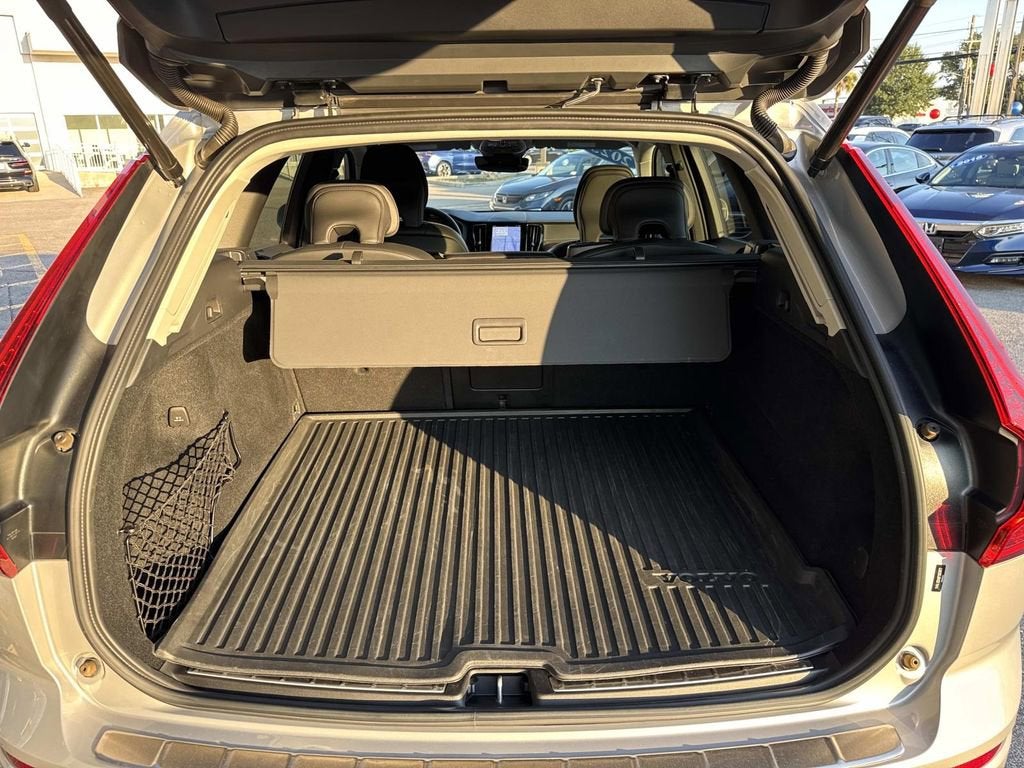 2023 Volvo XC60 Ultimate Bright Theme