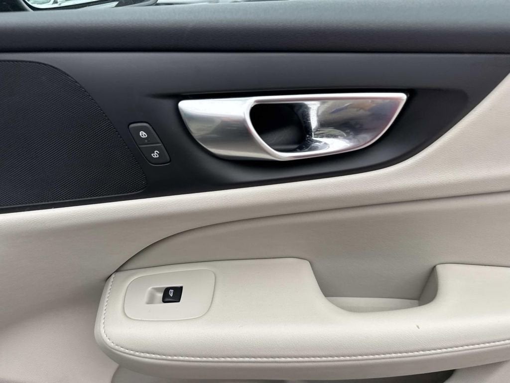 2025 Volvo V60 Cross Country Plus