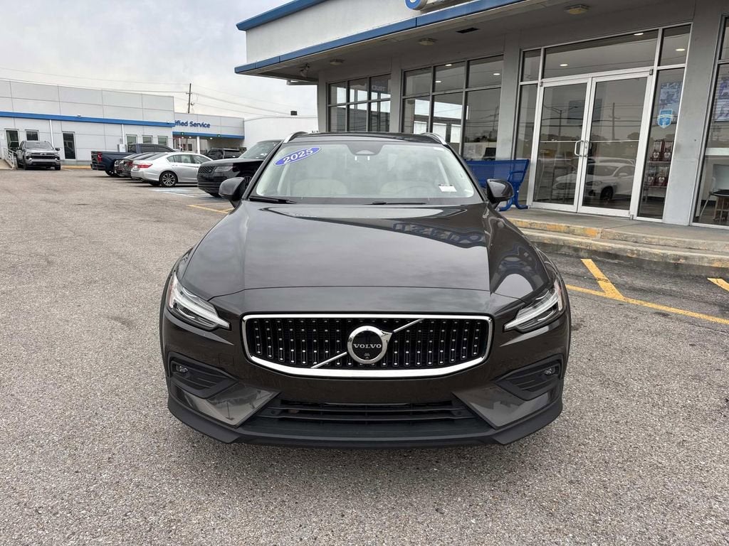 2025 Volvo V60 Cross Country Plus