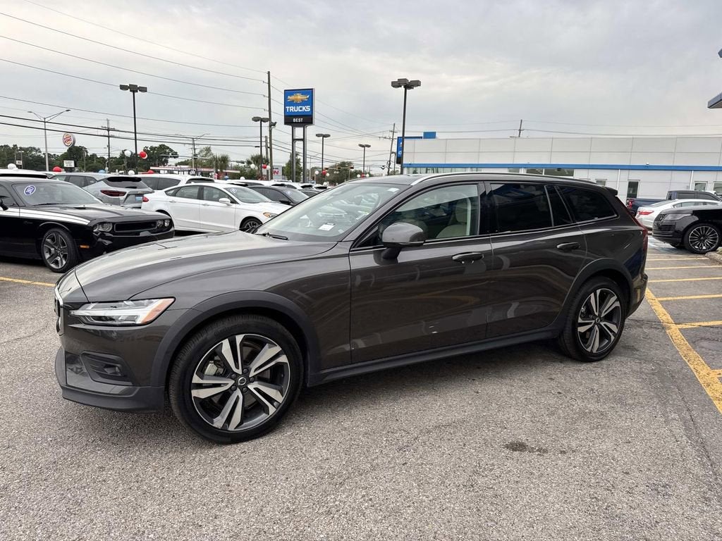 2025 Volvo V60 Cross Country Plus