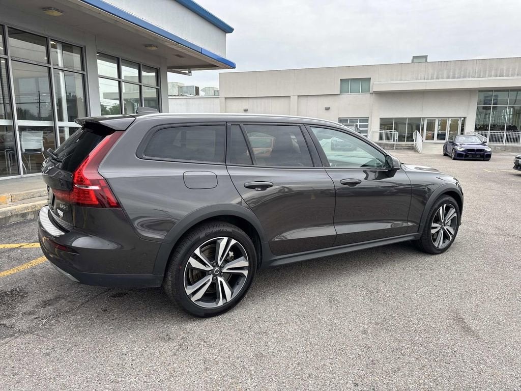 2025 Volvo V60 Cross Country Plus