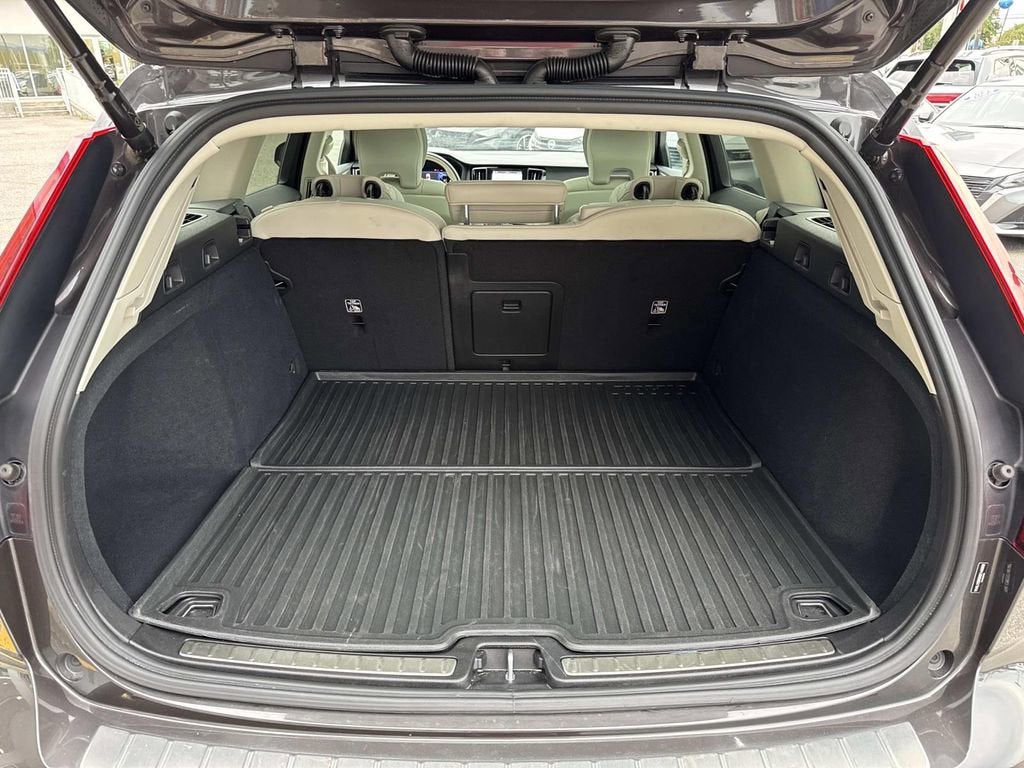2025 Volvo V60 Cross Country Plus