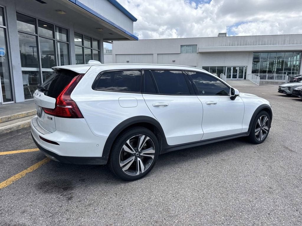 2025 Volvo V60 Cross Country Plus